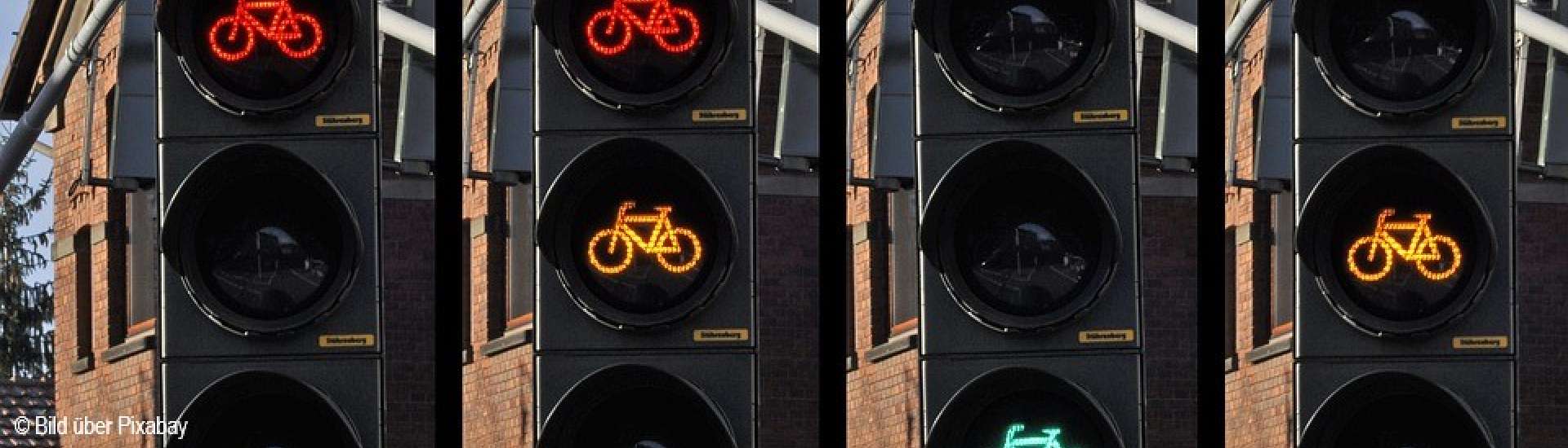 vier Ampeln mit Fahrrad-Symboln