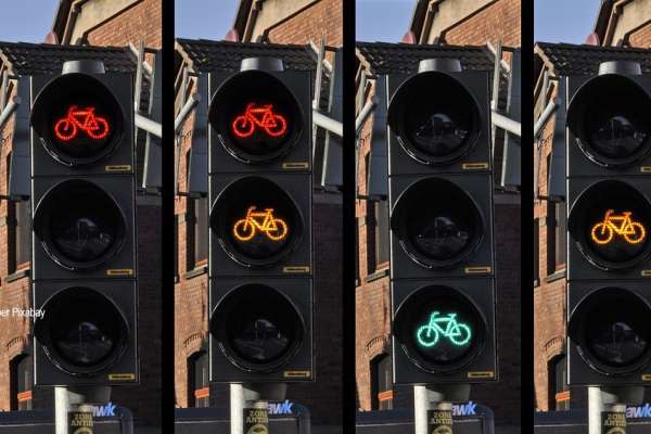 vier Ampeln mit Fahrrad-Symbolen