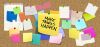 Zu sehen ist eine Pinnwand mit verschiedenen Zettelchen angehängt. Auf einem großen gelben in der Mitte steht "Make Things Happen".